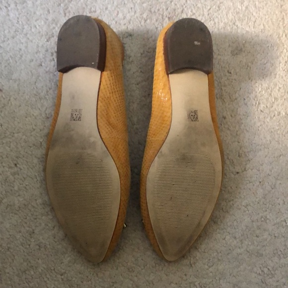 Yellow snakeskin ballet flat with bow detail - Picture 2 of 7